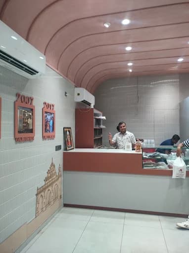 The counter at Shriram Tamtam Wala